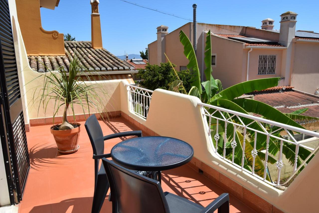 Family House Hotel Lagos Bagian luar foto