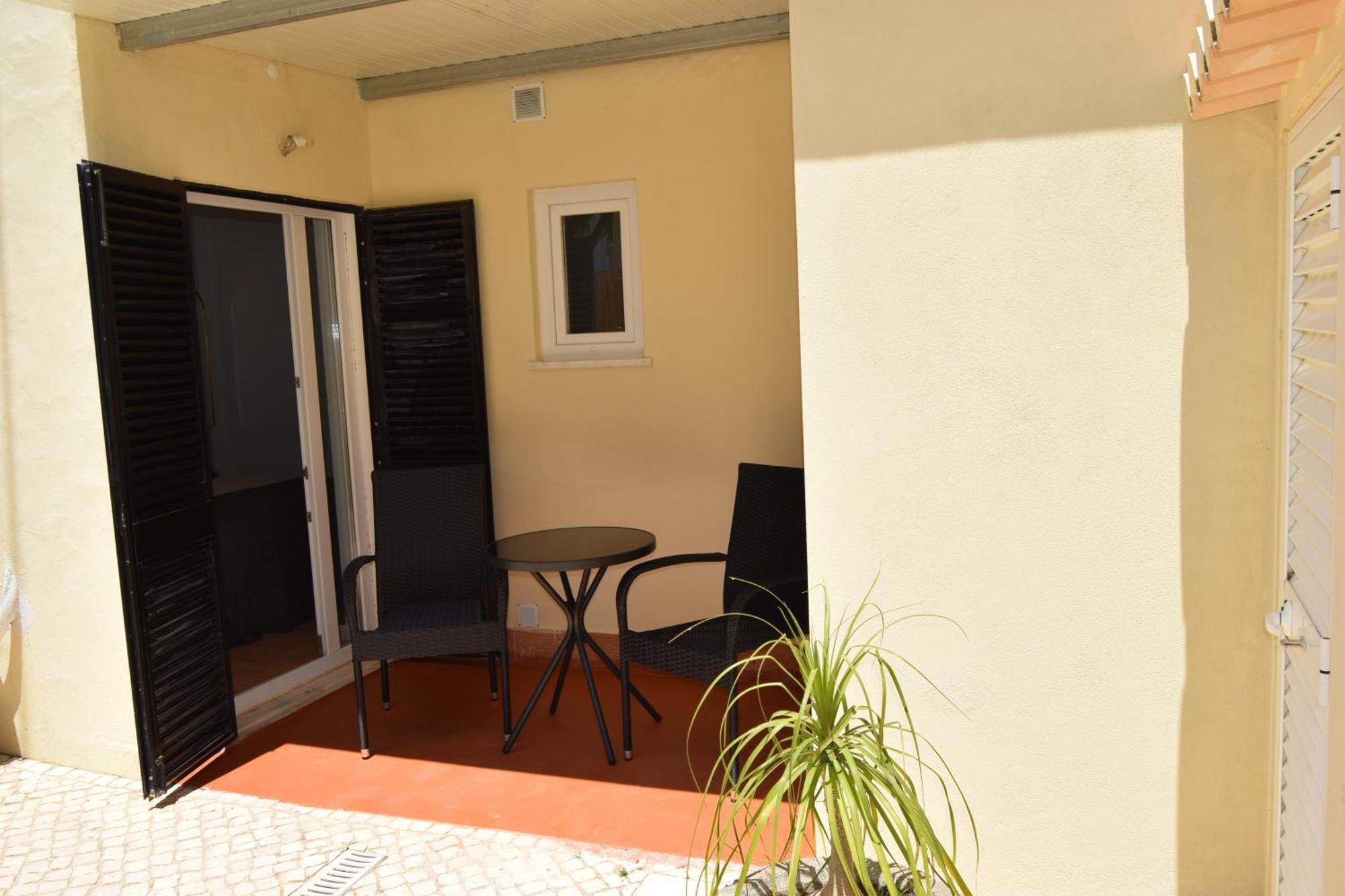 Family House Hotel Lagos Bagian luar foto